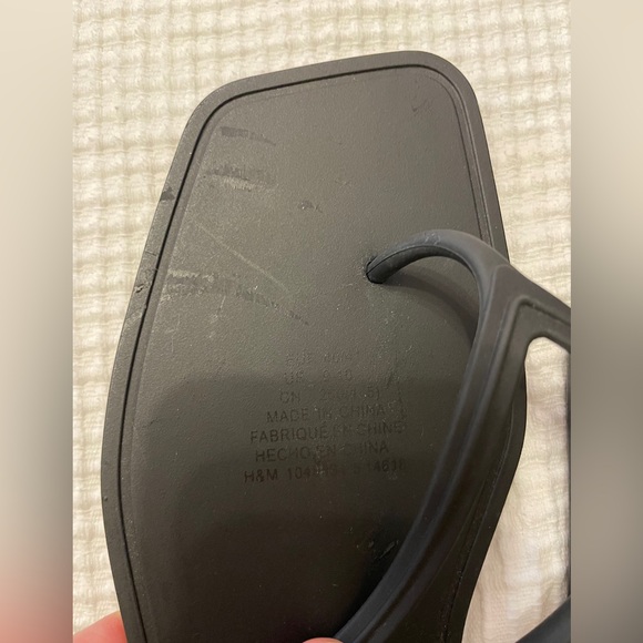 H&M Black Flip Flops US 9-10 - Picture 5 of 5